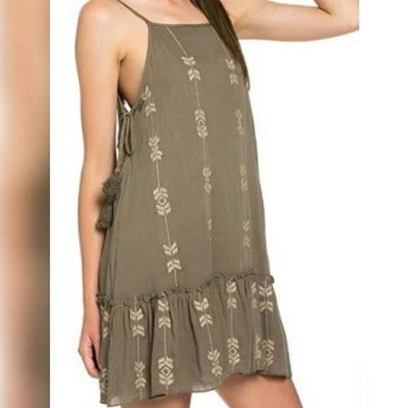🆕🌿BOUTIQUE EMBROIDERED DRESS🌿 - Picture 3 of 5